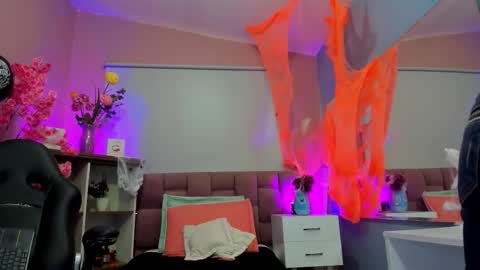 Snapshot of milu_beluci chatting on 18, 10, 2025 Milu Belucci online show from 18, 10, 2025