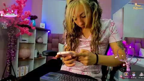 Snapshot of milu_beluci chatting on 11, 11, 2025 Milu Belucci online show from 11, 11, 2025