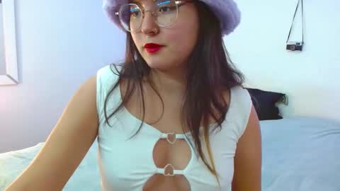 Snapshot of mily_baker chatting on 12, 12, 2024 mily_baker online show from 12, 12, 2024