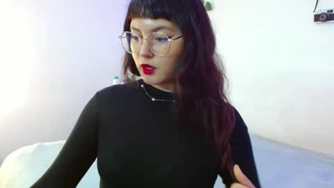 Snapshot of mily_baker chatting on 28, 2, 2025 mily_baker online show from 28, 2, 2025