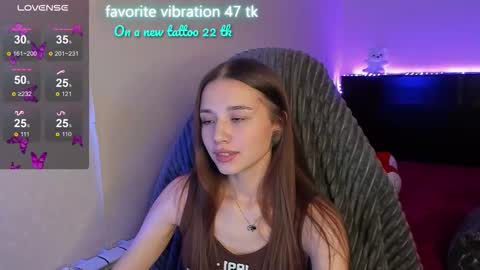Snapshot of milyamess chatting on 12, 10, 2025 Emily online show from 12, 10, 2025