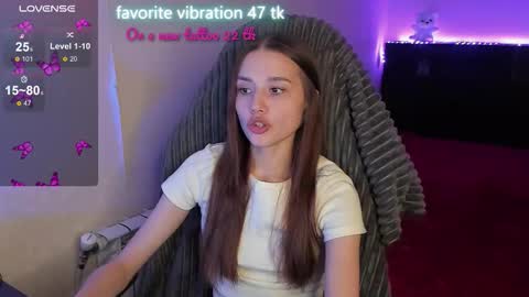 Snapshot of milyamess chatting on 15, 10, 2025 Emily online show from 15, 10, 2025
