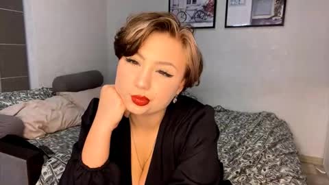 Luna Moon online show from 10, 10, 2025