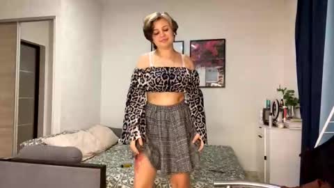 Luna Moon online show from 19, 10, 2025