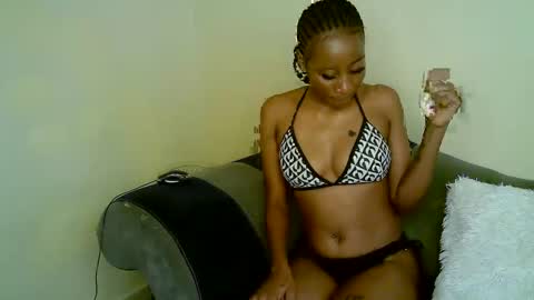 Snapshot of minieme001 chatting on 21, 2, 2026 minieme001 online show from 21, 2, 2026