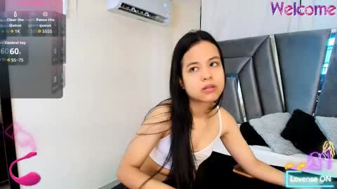 minilove_01 online show from 13, 11, 2025