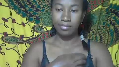 minouch211907 online show from 10, 10, 2025