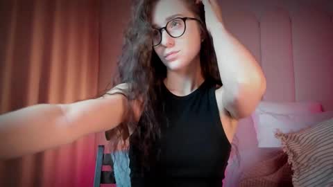 Snapshot of mira_kraviz chatting on 7, 11, 2025 Mira online show from 7, 11, 2025