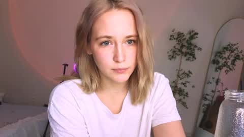 Snapshot of mira_spark chatting on 26, 10, 2025 Mira online show from 26, 10, 2025