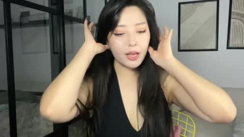 Snapshot of mirafloat chatting on 5, 11, 2025 mirafloat online show from 5, 11, 2025