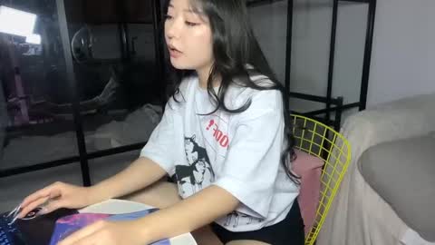 Snapshot of mirafloat chatting on 6, 11, 2025 mirafloat online show from 6, 11, 2025