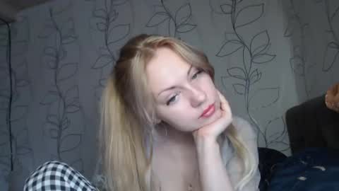 Snapshot of mirahardmanxx chatting on 30, 1, 2025 Happy New Year  online show from 30, 1, 2025