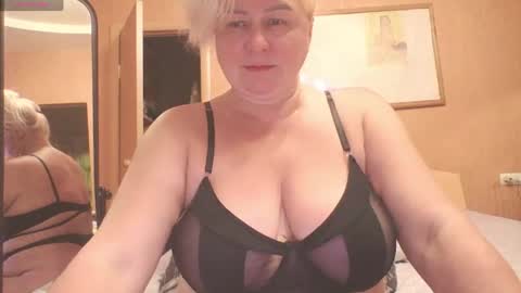 Snapshot of miranda_robinson chatting on 7, 6, 2026 Miranda online show from 7, 6, 2026
