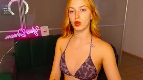 Snapshot of mirandamayers chatting on 19, 9, 2025 MirandaMayers online show from 19, 9, 2025