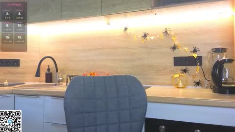 Snapshot of miss_bubbles chatting on 25, 10, 2025 Sandy online show from 25, 10, 2025