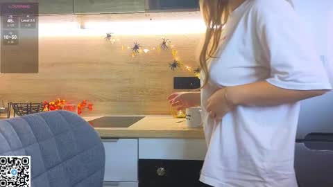 Snapshot of miss_bubbles chatting on 27, 10, 2025 Sandy online show from 27, 10, 2025