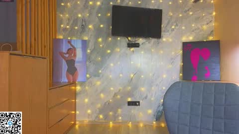 Snapshot of miss_bubbles chatting on 16, 12, 2025 Sandy online show from 16, 12, 2025