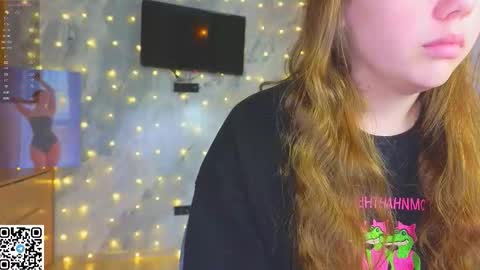 Snapshot of miss_bubbles chatting on 18, 12, 2025 Sandy online show from 18, 12, 2025