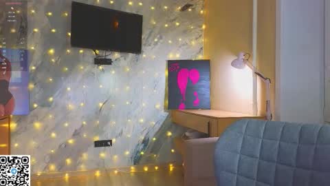 Snapshot of miss_bubbles chatting on 21, 12, 2025 Sandy online show from 21, 12, 2025