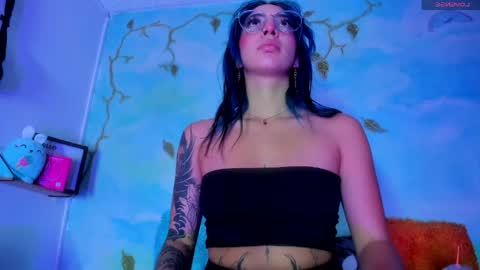 miss_evans_ online show from 21, 4, 2026