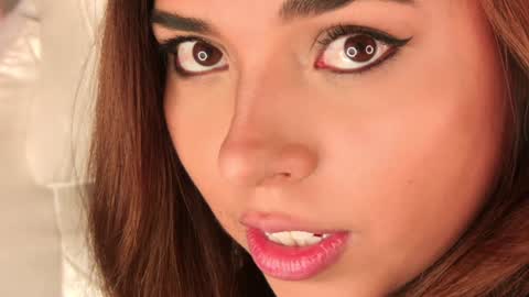 Snapshot of miss_galaxxia chatting on 7, 1, 2025  Elisabeth  IG galax xxia       online show from 7, 1, 2025