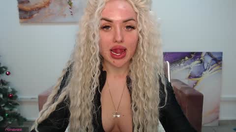 Snapshot of miss_kiten chatting on 3, 2, 2025 miss_kiten online show from 3, 2, 2025