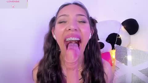 Miss Veronica online show from 4, 3, 2025