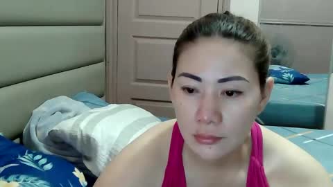 HOT MOMMY ZEPHYR online show from 7, 3, 2026