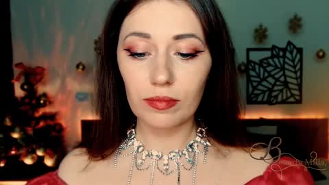 Snapshot of missbeverlymills chatting on 25, 12, 2024 The divine Beverly online show from 25, 12, 2024