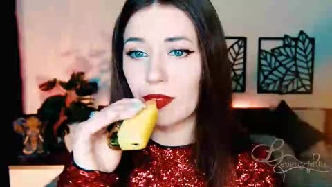 Snapshot of missbeverlymills chatting on 2, 3, 2025 The divine Beverly online show from 2, 3, 2025