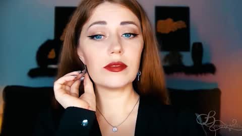 Snapshot of missbeverlymills chatting on 10, 9, 2025 The divine Beverly online show from 10, 9, 2025