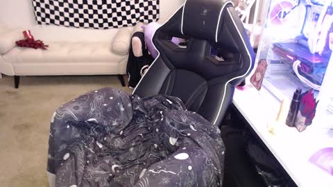 missdanibluee online show from 3, 12, 2024