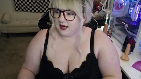 missdanibluee online show from 5, 12, 2024