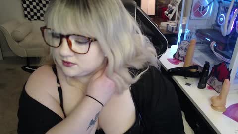 missdanibluee online show from 19, 12, 2024