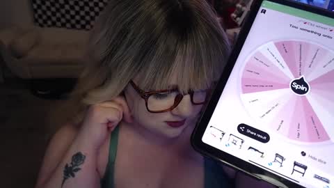 missdanibluee online show from 3, 2, 2025