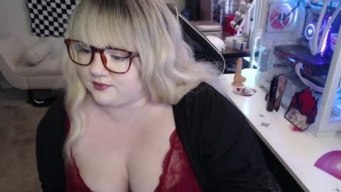 missdanibluee online show from 5, 2, 2025
