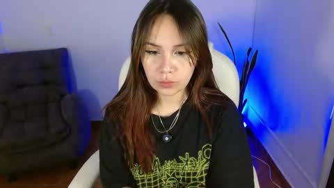 Snapshot of missdaphnee chatting on 19, 10, 2025 Daphne  online show from 19, 10, 2025