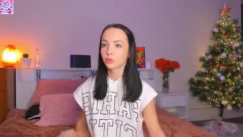 Snapshot of misseliss chatting on 17, 12, 2025 Hello dear my name Elisa online show from 17, 12, 2025