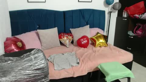 Snapshot of misskarol18 chatting on 15, 2, 2025 misskarol18 online show from 15, 2, 2025
