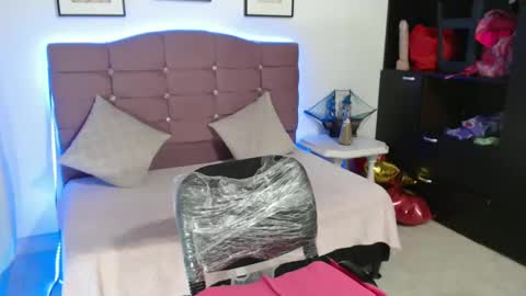 Snapshot of misskarol18 chatting on 18, 2, 2025 misskarol18 online show from 18, 2, 2025
