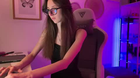 misslalii online show from 2, 4, 2026