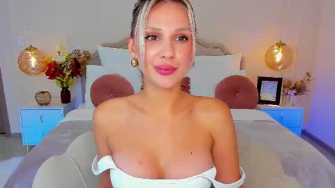 Snapshot of misslou_ chatting on 25, 6, 2026 Lou online show from 25, 6, 2026
