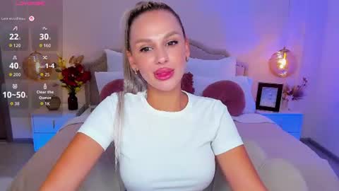 Snapshot of misslou_ chatting on 31, 7, 2026 Lou online show from 31, 7, 2026