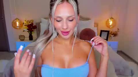 Snapshot of misslou_ chatting on 7, 8, 2026 Lou online show from 7, 8, 2026