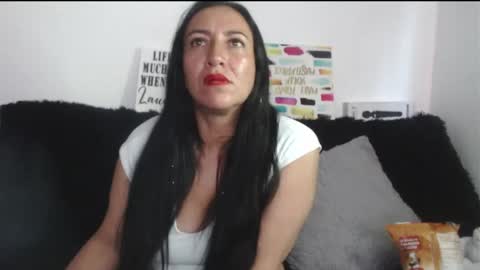 Snapshot of misslucyy1 chatting on 31, 12, 2024 luccy online show from 31, 12, 2024