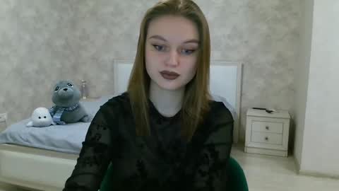 Snapshot of missmariat chatting on 26, 1, 2025 OneGoddess online show from 26, 1, 2025