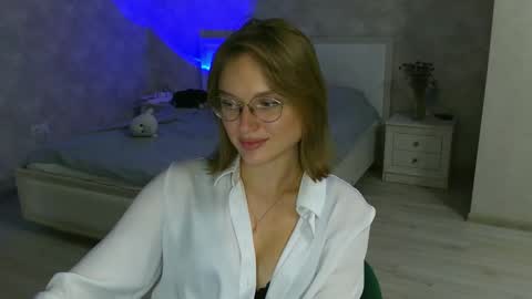 Snapshot of missmariat chatting on 20, 10, 2025 OneGoddess online show from 20, 10, 2025