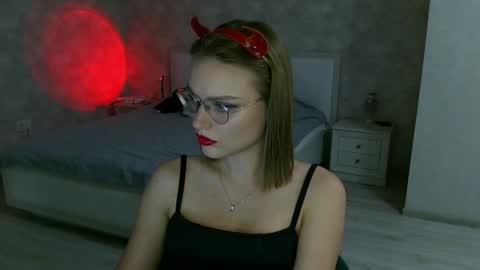 Snapshot of missmariat chatting on 26, 10, 2025 OneGoddess online show from 26, 10, 2025