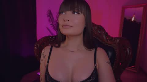 LUXXANDRA online show from 1, 3, 2025