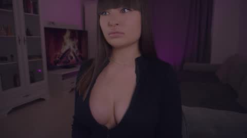 LUXXANDRA online show from 25, 2, 2026